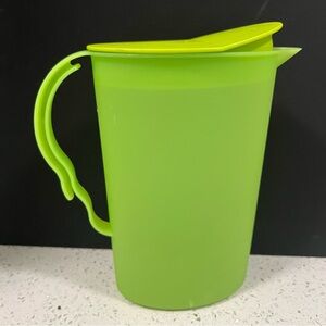 Like New! TUPPERWARE Impressions Mini Pitcher Bright Green Juice with Lid 10 oz